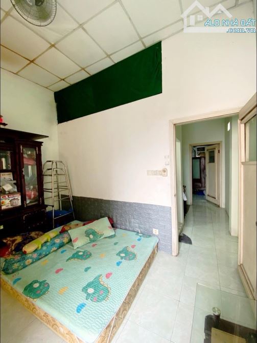 BÌNH TÂN - LÊ ĐÌNH CẨN - NHÀ 2 TẦNG MỚI ĐẸP 40M2 - 4x10M - HẺM XE HƠI 4M - GIÁ CHỈ HƠN 3 - 2