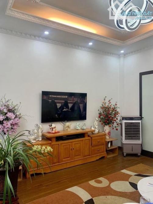Bán nhà 4 tầng, 62m2, cách 1 nhà ra phố, trung tâm Hai Trưng, chỉ 8 tỷưng, Bà Trưng, - 2