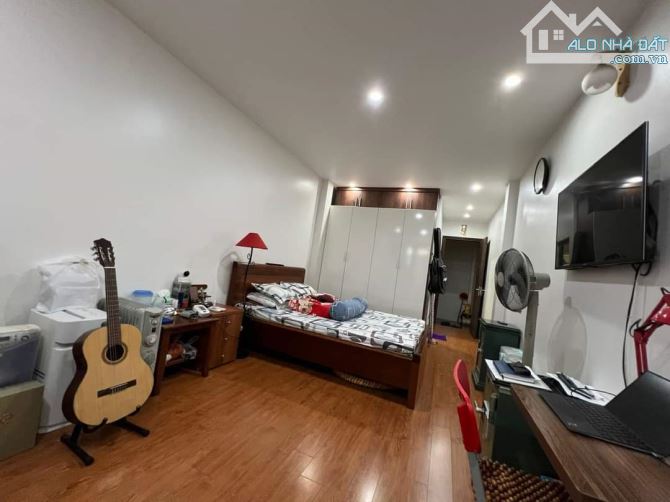 Bán nhà ngõ 11 Việt Hưng,Long Biên. Ô tô đỗ cổng, nhỉnh 6 tỷ dòng tiền 15 triệu /1T - 3