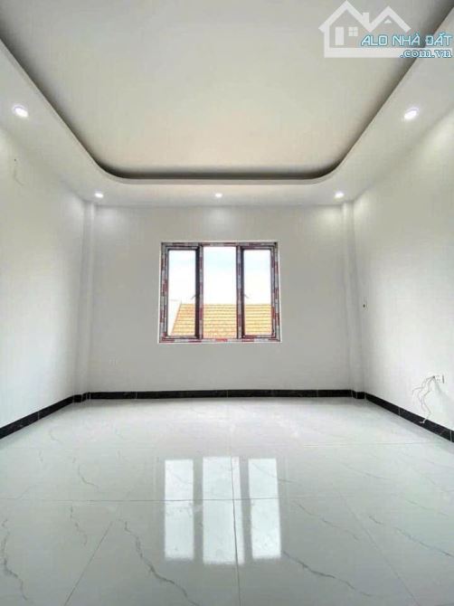 CHỈ 2 TỶ CÓ NGAY NHÀ MỚI 3T*32M2.NGÕ RỘNG,THOÁNG Ô TÔ ĐỖ CỬA.CÁCH TRUNG TÂM HÀ ĐÔNG 5KM - 3