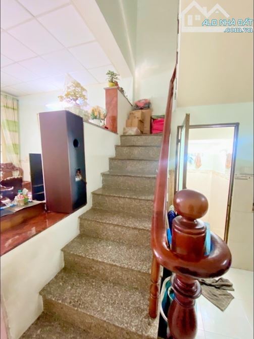 BÌNH TÂN - LÊ ĐÌNH CẨN - NHÀ 2 TẦNG MỚI ĐẸP 40M2 - 4x10M - HẺM XE HƠI 4M - GIÁ CHỈ HƠN 3 - 3