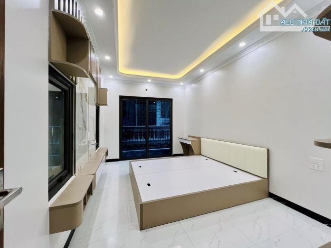 Bán nhà Thuỵ Khuê - 35m2 - 6.2 tỷ - 5 tầng - gần oto - tặng nội thất - 3