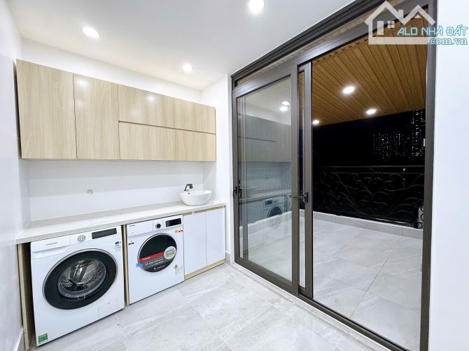 NHà đẹp 4 tầng 40/42 m2 -gần chợ Hà Đông - Ô tô qua nhà- KD  - vị trí đẹp - 8.5 tỷ - 4