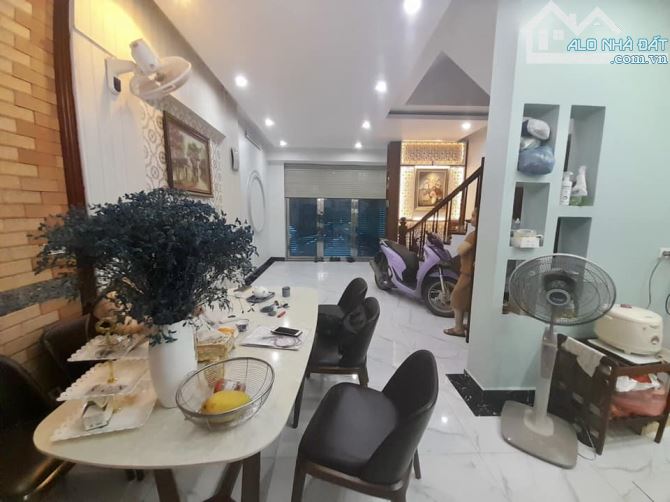 Bán nhà 4 tầng Phố Láng Hạ ô tô kinh doanh 63 m, giá 11 tỷ - 4