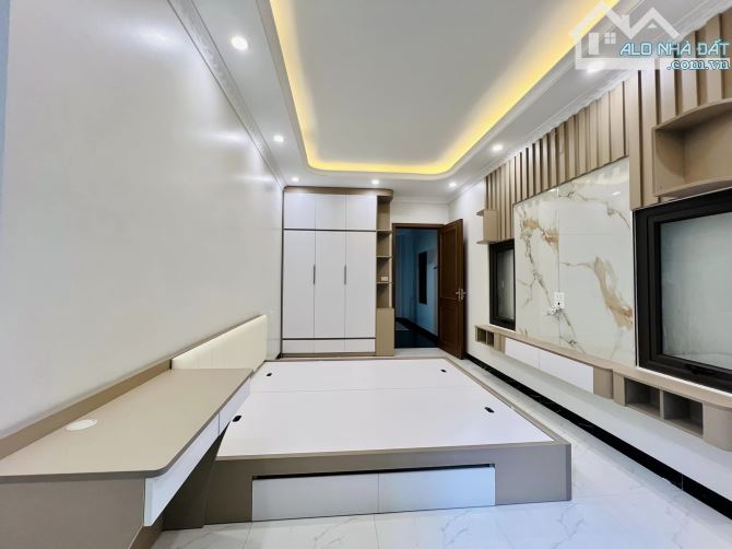Bán nhà Thuỵ Khuê - 35m2 - 6.2 tỷ - 5 tầng - gần oto - tặng nội thất - 4