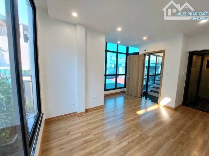 Bán nhà 5 tầng, 35m2, lô góc, phân lô, ô tô đỗ cửa, 3 ngủ, trung tâm Hai Bà, nhỉnh 6 tỷ - 4