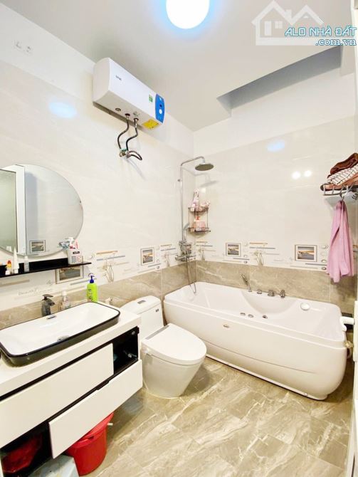 Bán nhà khu phân lô 333 Văn Cao. DT 86m2 x 4T - 6