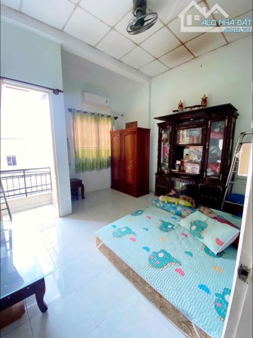 BÌNH TÂN - LÊ ĐÌNH CẨN - NHÀ 2 TẦNG MỚI ĐẸP 40M2 - 4x10M - HẺM XE HƠI 4M - GIÁ CHỈ HƠN 3 - 6