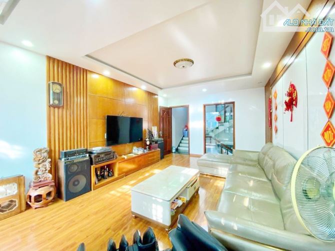 Bán nhà khu phân lô 333 Văn Cao. DT 86m2 x 4T - 8