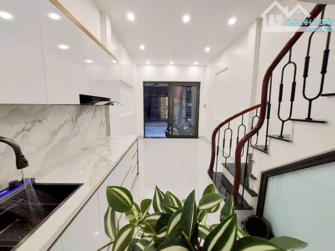 Bán nhà 5 tầng, 35m2, lô góc, phân lô, ô tô đỗ cửa, 3 ngủ, trung tâm Hai Bà, nhỉnh 6 tỷ - 8
