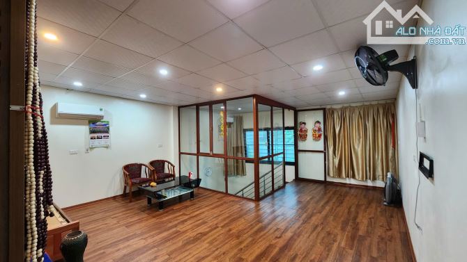 Bán gấp nhà 2 tầng cổ nhuế, bắc từ liêm, dt 95m, mt 8m, ô tô giá chỉ 3.55 tỷ