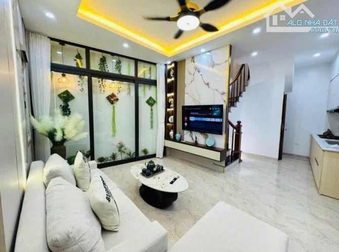 HIẾM NHẤT TẦM TIỀN Ở CẦU DIỄN - 10M RA Ô TÔ TRÁNH - 35M2 - 5 TẦNG,3 NGỦ THÔNG SÀN - NHÀ MỚ