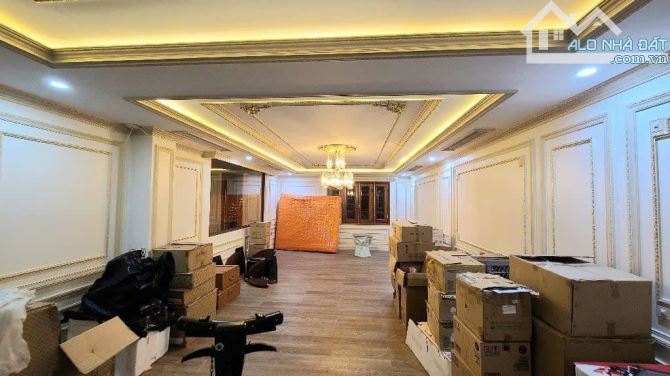 Cần bán biệt thự đường Lê Văn Lương. Dt 300m2. Vị trí lưng tựa núi mặt hướng biển