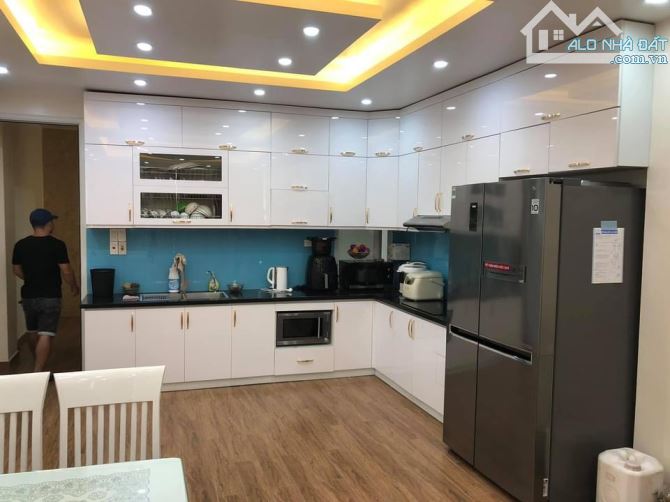 Cho thuê nhà riêng 6 tầng 60m2 Phố Trạm, Thạch Bàn Long Biên. Giá: 23 triệu/tháng.