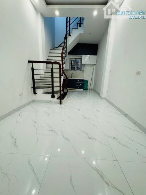 Bán Nhà Ô Chợ Dừa, Đống Đa, Gần 30m2, ngang 3.2m, 2 Thoáng, K.doanh, 5 Tỷ Hơn