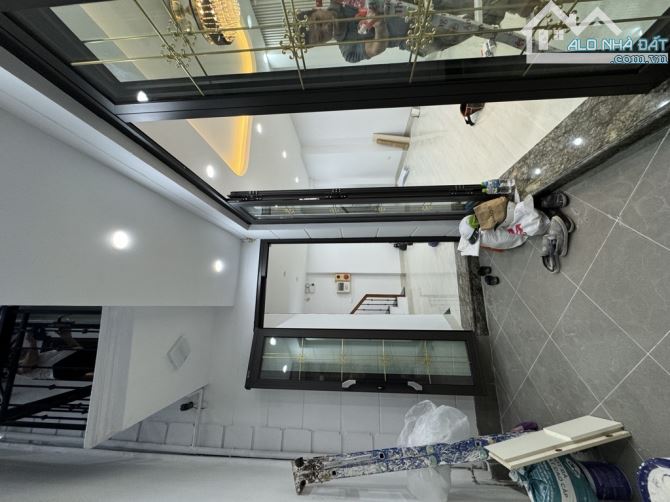 Siêu hiếm Trần Hữu Tước, 3 bước chân ra mặt phố, 6 tầng thang máy, chào 10 tỷ 9