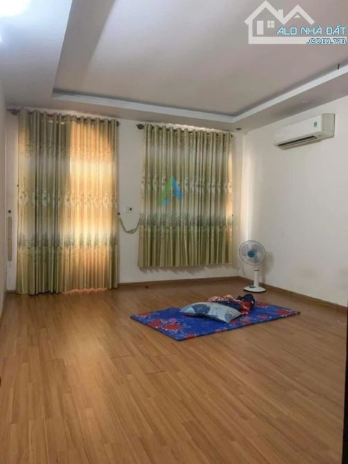 CHO THUÊ NHÀ NGUYÊN CĂN 3 TẦNG HẺM DUY TÂN - 75 M² - 3 PN - GIÁ 11 TRIỆU