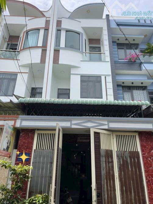 Chủ gởi:bán gấp nhà 3 tầng , 72m2, sổ hoàn công, p Đông Hòa Dĩ An, chỉ nhỉnh 4 tỷ
