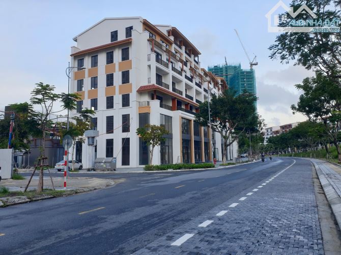 Bán tòa 7 tầng 2 mặt tiền đường 7m5 Mỹ An gần cầu Trần Thị Lý - Đối diện Dự Án Suncosmo