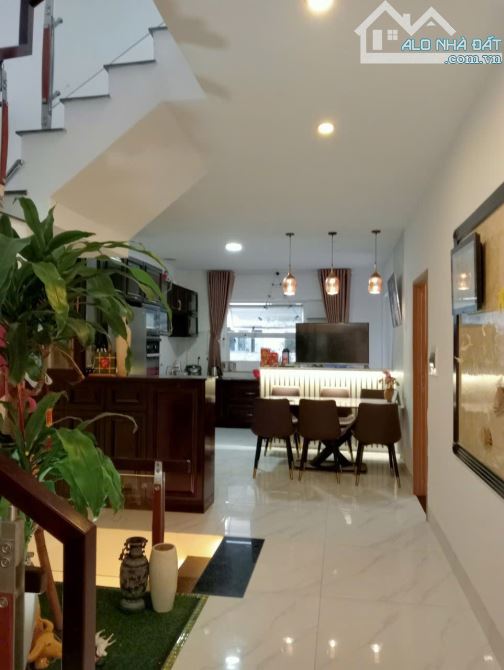 Cho thuê Villa 3 tầng sát biển Liên Chiểu thuộc khu nghỉ dưỡng cao cấp