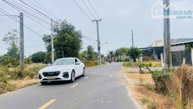 BÁN LÔ GÓC ĐƯỜNG NHỰA 8M, DT=292M2, CÁCH BIỂN CHỈ 2KM. THỔ CƯ. SỔ SẴN - 1