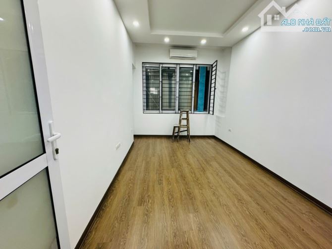 Bán Nhà Ô Chợ Dừa, Đống Đa, Gần 30m2, ngang 3.2m, 2 Thoáng, K.doanh, 5 Tỷ Hơn - 1