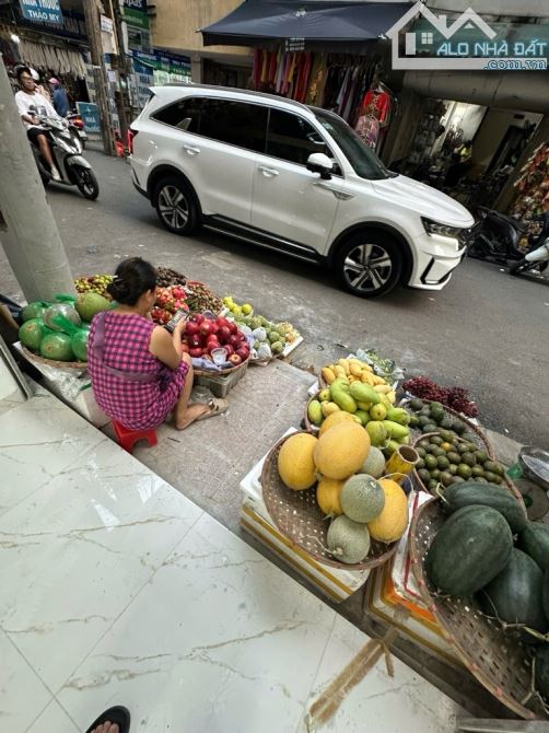 Ô TÔ TRÁNH - MẶT CHỢ KINH DOANH SẦM UẤT - MUA BÁN VI BẰNG - 1