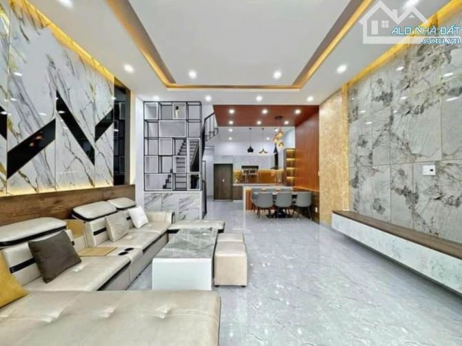 Nhà sổ riêng 1 trệt 2 lầu hoàn công chính chủ cần bán gấp gần QL 13 gần chợ đêm Hòa Lân - 1