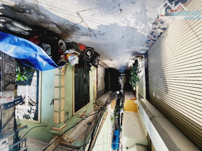 Bán nhà 2 tầng cũ, 31m2, ngõ ô tô, phố Vọng, Hai Bà Trưng, gần Đại học KTQD, chỉ hơn 7 tỷ