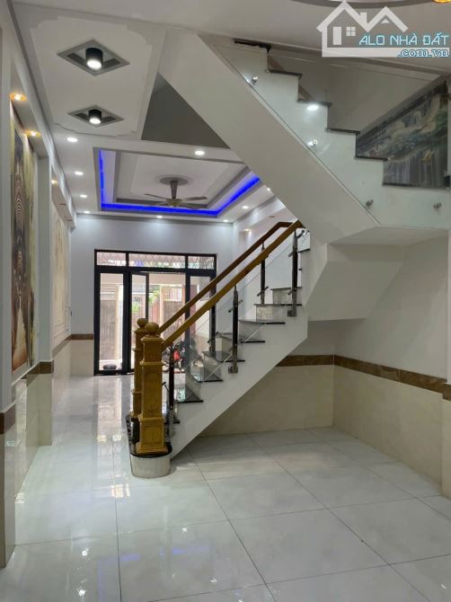 Chủ gởi:bán gấp nhà 3 tầng , 72m2, sổ hoàn công, p Đông Hòa Dĩ An, chỉ nhỉnh 4 tỷ - 1