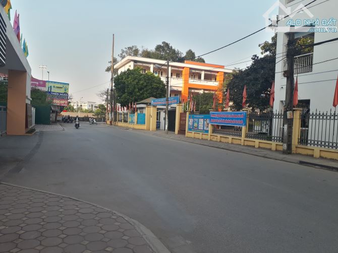 Phố Gia Thượng, Đường rộng 12m, View Công Viên, Vỉa Hè, Vài Bước Ra Đường 40m. - 1