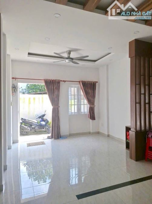 Cơ hội cho người muốn mua nhà gần Vincom Lê Văn Việt, nhà đẹp 1 trệt 1 lầu mà có 3.7 tỷ - 1