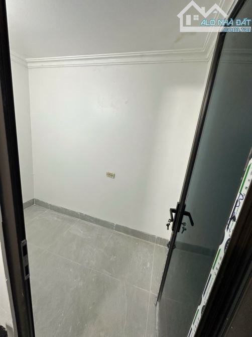 Ô TÔ TRÁNH - MẶT CHỢ KINH DOANH SẦM UẤT - MUA BÁN VI BẰNG - 2