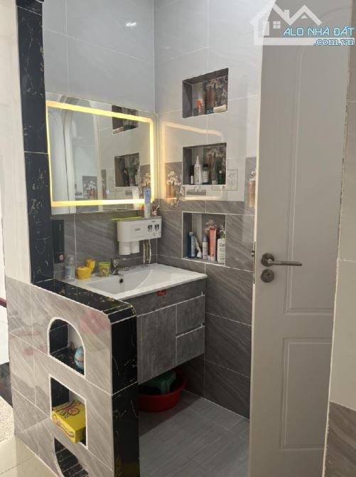 NHÀ TÂN PHÚ TRỊNH ĐÌNH TRỌNG.58M2- HÈM ÔTÔ 6M- 100M RA MẶT TIỀN - GIÁP Q11 - GẦN CHỢ - TIỆ - 2