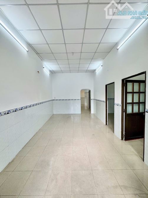 BÁN NHÀ CẤP 4 GẦN KDC TÂN PHONG 140m2 đường oto (P.Tân Phong) - 3