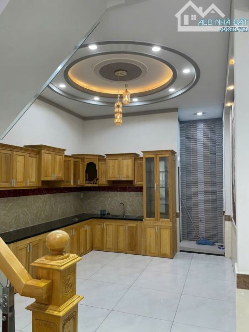 Chủ gởi:bán gấp nhà 3 tầng , 72m2, sổ hoàn công, p Đông Hòa Dĩ An, chỉ nhỉnh 4 tỷ - 3