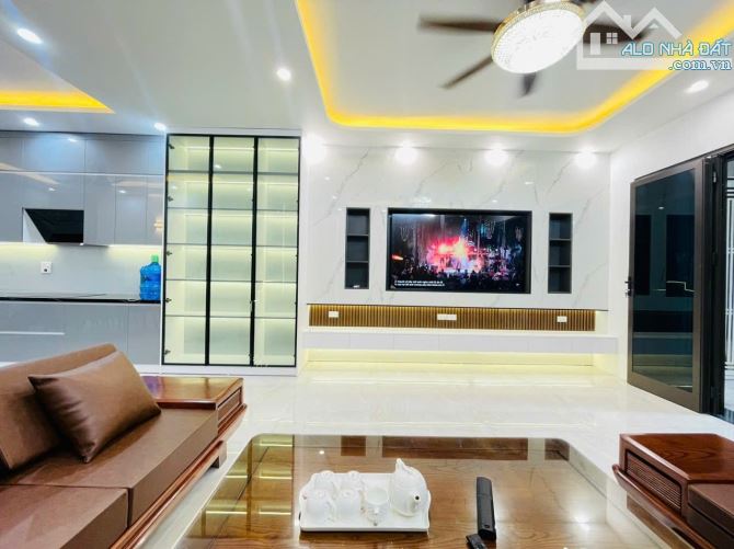 BÁN NHÀ 4 TẦNG, 50M2 GIÁP NHỊ, Ô TÔ ĐỖ CỬA FULL NỘI THẤT CHỈ 9 TỶ - 4