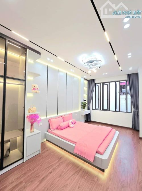 BÁN NHÀ KIM MÃ QUẬN CHÍNH BA ĐÌNH 26M2;4 TẦNG;3,5 M;3 PN;5,5TỶ .NHÀ ĐẸP NHƯ KHÁCH SẠN.Ở SU - 5