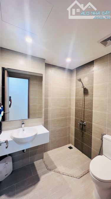 Bán căn hộ 60m2,2pn,2wc, tầng 10 view đẹp Vinhomes Grand Park giá 49tr/m2 Chính chủ, QHCM - 9