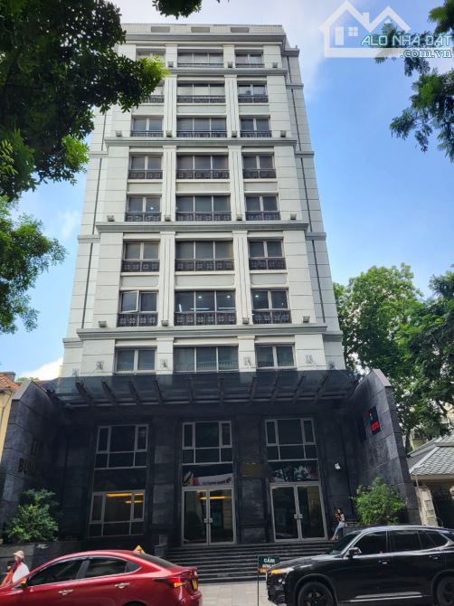 Tòa Building mặt phố Đội Cấn, 450m2 9 nổi 2 hầm, 1 sổ 1 chủ đã hoàn công, giá bán 316 tỷ