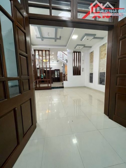 BÁN NHÀ BIỆT THỰ NGAY CHỢ 26 ,TÂN PHONG. 210m2 giá chỉ 5,3 tỷ