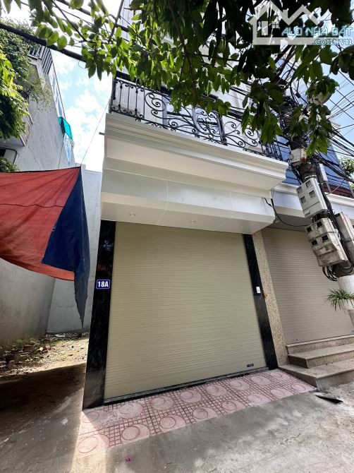 Bán nhà xây đơn lập, S=50,5m2 đường thông ô tô bé qua cửa,sân trước sau nhà thoáng