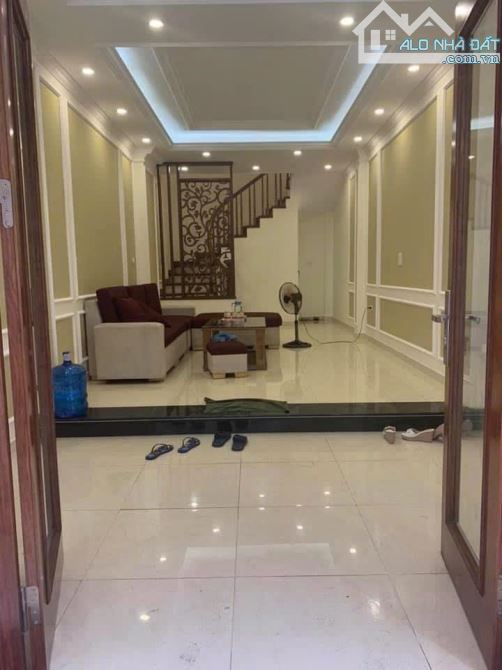 Nhà đẹp Nguyễn Hoàng 45m2 5 tầng 10.6 tỷ  Ô TÔ ĐỖ CỬA -TRUNG TÂM CẦU GIẤY - DÂN XÂY