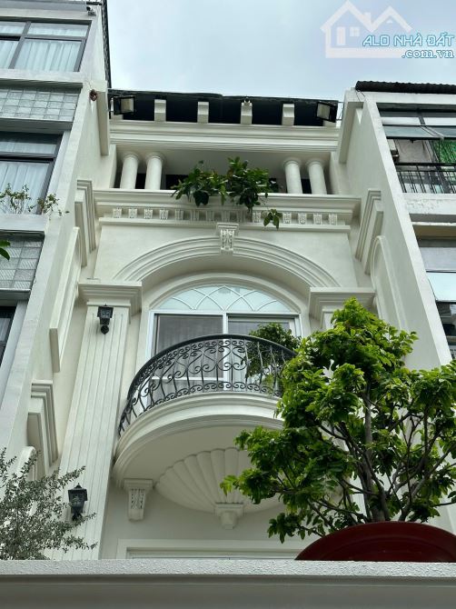 Mặt Tiền Lý Văn Phức Quận 1 Nhà 4 Tầng 8 Phòng Có Thang Máy Giá 29 Tỷ