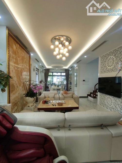 Bán biệt thự Starlake Tây Hồ Tây. DT270m, 4 tầng, MT22m Giá 100 tỷ