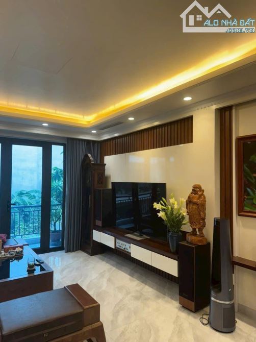 Bán nhà tuyến 2 Thế Lữ, Hồng Bàng DT: 40m Ngang: 4m Giá: 7.7 tỷ Ms Minh