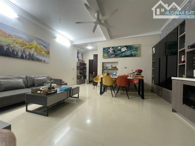 Bán nhà - Kinh Doanh–vỉa hè- Thang máy Nguyễn Hoàng Tôn  78M 6tầng 14.5Tỷ
