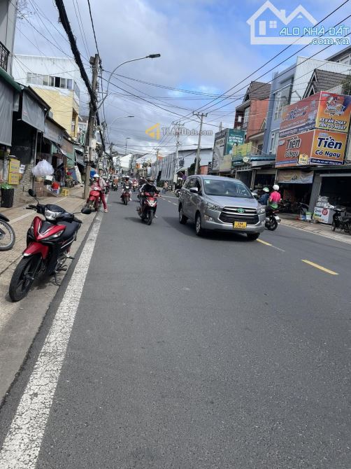 Bán nhà mặt tiền kinh doanh trung tâm tp Đà Lạt, sổ riêng, 2 mặt tiền thuận tiện