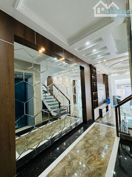 Bán nhà xây mới sân cổng Ngô Gia Tự - Nguyễn Văn Hới. DT 88m2 x 4T Thang Máy - 1