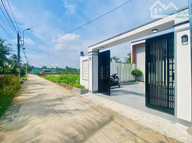 Nhà cấp 4, Ngay Ngã Tư An Bình, 117m2, SHR, Giá 730 Triệu. - 1